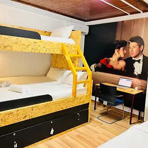 https://rockschoolhostel.hotelaalgarve.com